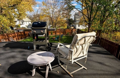 Akron House | Safe Cheerful & Cozy Akron 3 B 1.5 B ADT Security