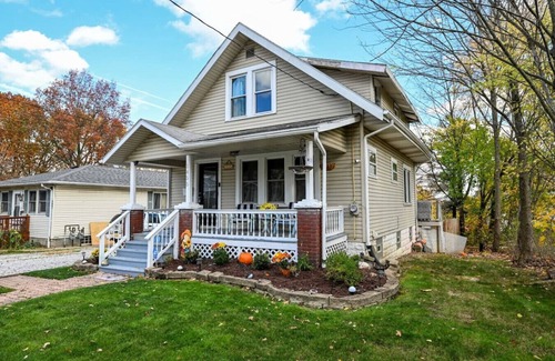 Akron House | Safe Cheerful & Cozy Akron 3 B 1.5 B ADT Security