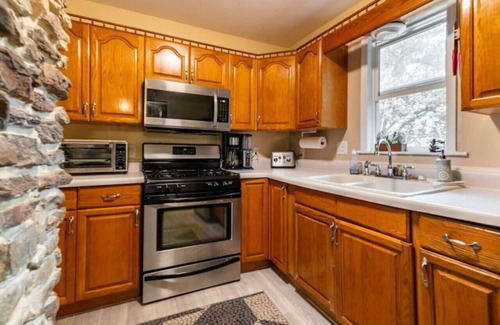 Akron House | Safe Cheerful & Cozy Akron 3 B 1.5 B ADT Security