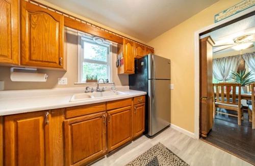 Akron House | Safe Cheerful & Cozy Akron 3 B 1.5 B ADT Security