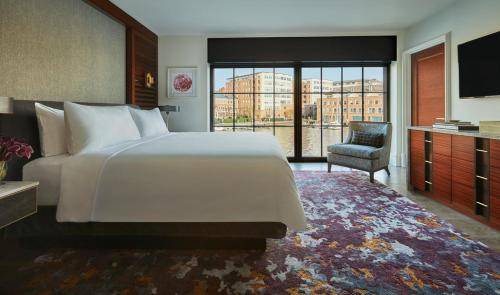 Fells Point Hotel | Sagamore Pendry Baltimore Harbor One Bedroom Suite