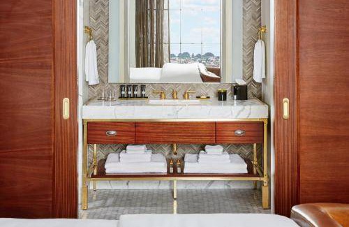 Fells Point Hotel | Sagamore Pendry Baltimore Harbor One Bedroom Suite
