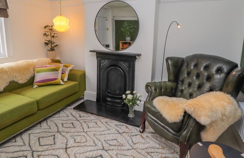 Caistor Cottage | SAGE COTTAGE, family friendly, character holiday cottage in Caistor