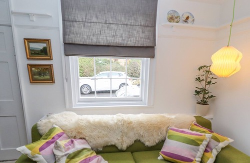 Caistor Cottage | SAGE COTTAGE, family friendly, character holiday cottage in Caistor