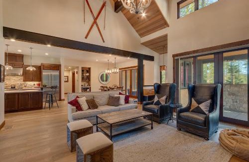 Truckee House | Sage Hen at Grays Crossing - Gorgeous 4BR 4BA Home w Private Hot Tub
