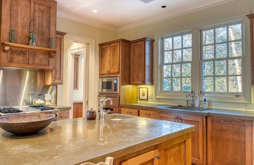 Highlands Cabin | Sagee Woods | Exquisite, Beautifully Furnished Contemporary Home