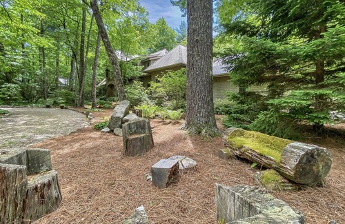 Highlands Cabin | Sagee Woods | Exquisite, Beautifully Furnished Contemporary Home