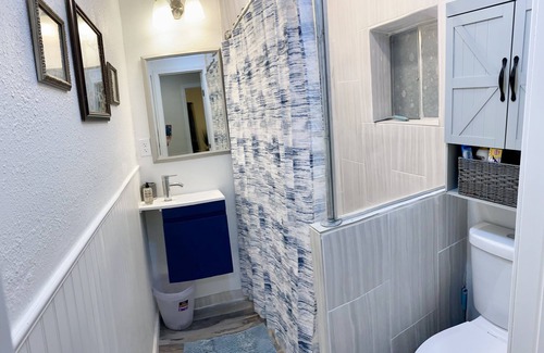 Jefferson House | Sailboat Suite at Woodlawn Lake