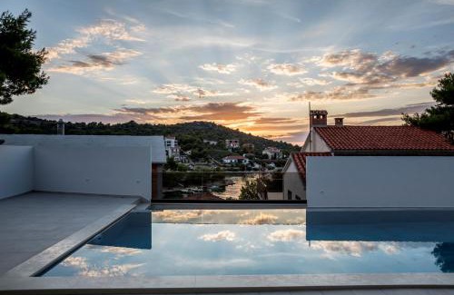 Razanj Villa | Sailor house villa near Trogir, private pool