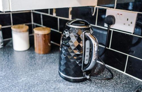 Clock Face Apartment | Saint Helens Spacious 3BR Olive Suite Sleeps 7