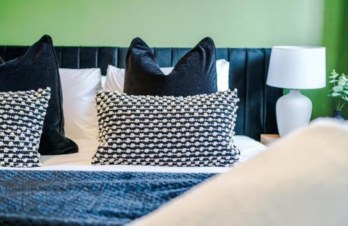 Clock Face Apartment | Saint Helens Spacious 3BR Olive Suite Sleeps 7