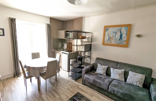 Saint-Lunaire Apartment | Saint-lunaire - Grand Hôtel - 4 Pers - Accès Plage Pied