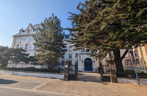 Saint-Lunaire Apartment | Saint-lunaire - Grand Hôtel - 4 Pers - Accès Plage Pied