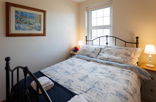 Saintfield House | Saintfield Centre - Sleeps 8 - Garage & patio