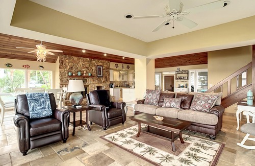Crystal River House | SALE, CRYSTAL RIVER, KINGS BAY, WATERFRONT ON 2 SIDES, Large Lot and DOCK