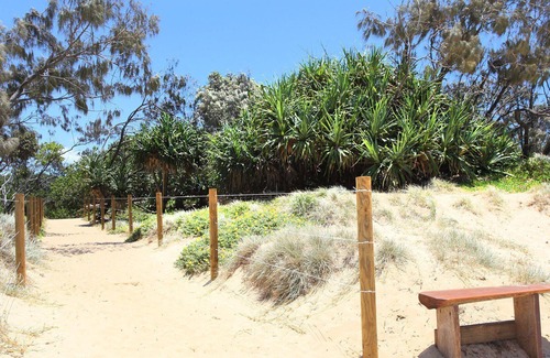 Warana House | Saleng 51 - Three Bedroom Retro Beach Pad - 200 metres to Beach Access!