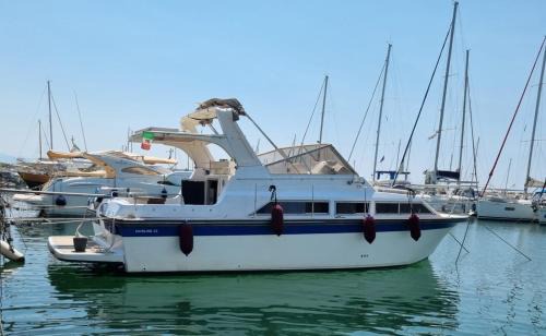 Magazzeno Boat Rental | Salerno B&B on Boat Poetica