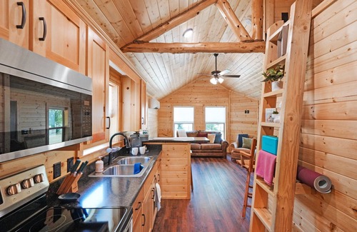 Mineral Wells Cabin | Salesville Serenity log cabin