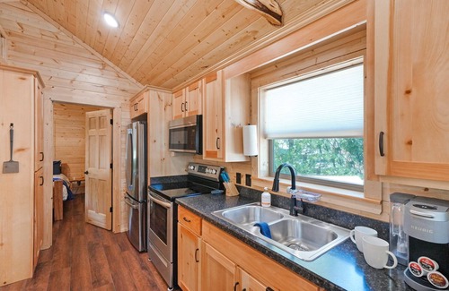 Mineral Wells Cabin | Salesville Serenity log cabin