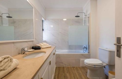 Salgados Apartment | Salgados 1 Bedroom Apartment - 500m from the Beach