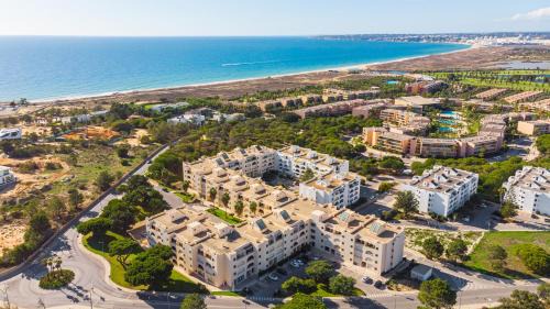 Salgados Apartment | Salgados Sunny Beach Apt - 7 min walk from Beach