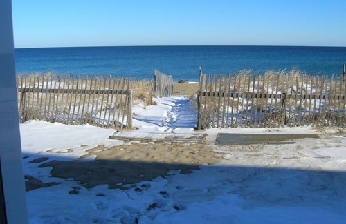 Salisbury Cottage | Salisbury Beach Escape, families only | NO pets | BEST DEAL at the beach