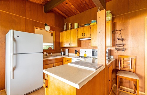 Kingston Cottage | Salish Escape - Waterfront Cottage -Amazing Views!