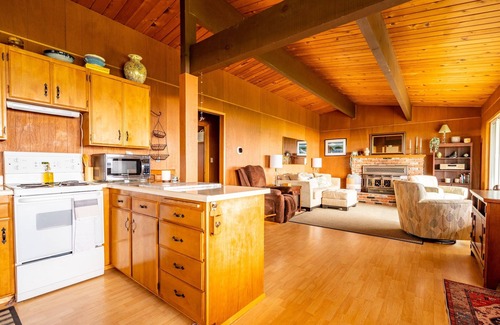 Kingston Cottage | Salish Escape - Waterfront Cottage -Amazing Views!