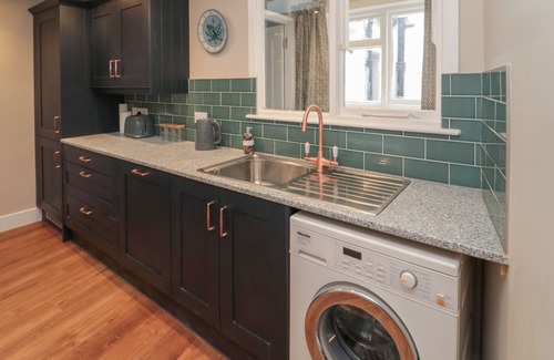 Norham Cottage | SALMON COTTAGE, pet friendly, character holiday cottage in Norham
