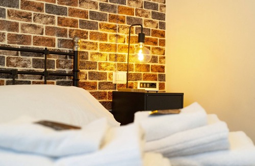 Aventine Bed & Breakfast | Salotto Piramide B&B