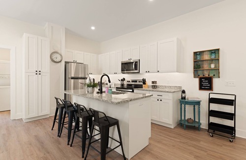 Brunswick House | Salt on Wolfe | 2 Bed, 1 Bath
