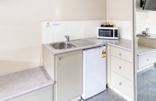 Hay Hotel | Saltbush Motor Inn