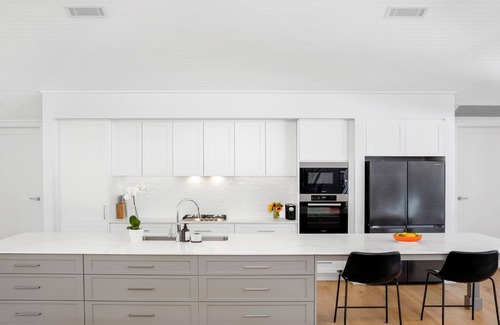 Avoca Beach House | SALTWATER COTTAGE | wifi, complex pool | Accom Holidays