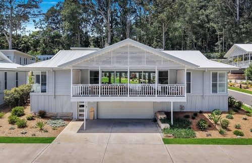 Avoca Beach House | SALTWATER COTTAGE | wifi, complex pool | Accom Holidays