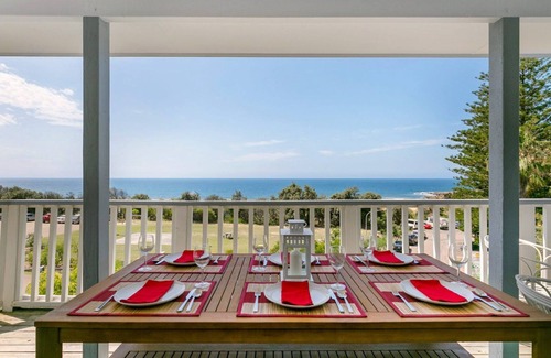 Killcare House | Salty Air Beachside Cottage by HolidayCo.