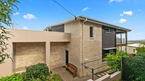 Caloundra House | Saltys Place, Pet Friendly and Close To Beach