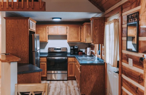 Laurelville Cabin | Sam's Creek Retreat w/Hot Tub!