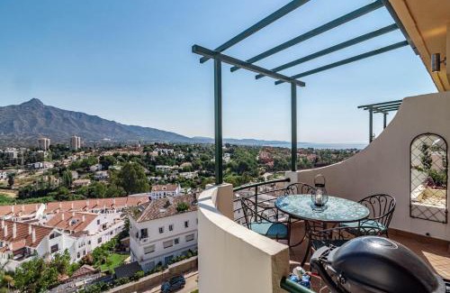 Nueva Andalucia Apartment | SAM24I- Cozy apartment walking distance to beach