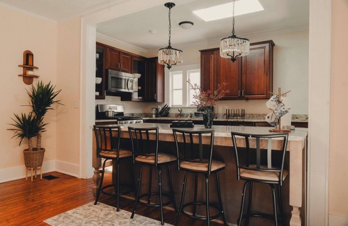South Division House | Samaya House Cozy 2BR 2 Baths Downtown Orlando