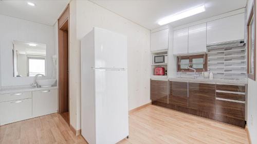 Samcheok House | Samcheok Santorini Pension