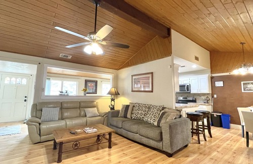 San Antonio House | San Antonio Getaway near Sea World and Fiesta Texas