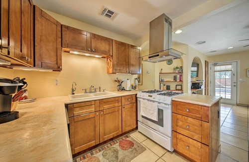 Northwest Los Angeles Heights House | San Antonio House w/Private Pool, Spa & Grill