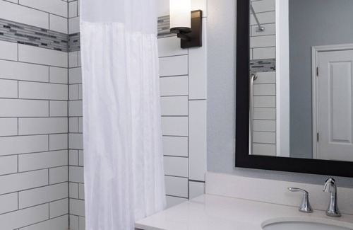 Downtown San Antonio Resort | San Antonio, TX: 1 Bedroom at Riverfront Resort - Nearby Alamo Excursions & More