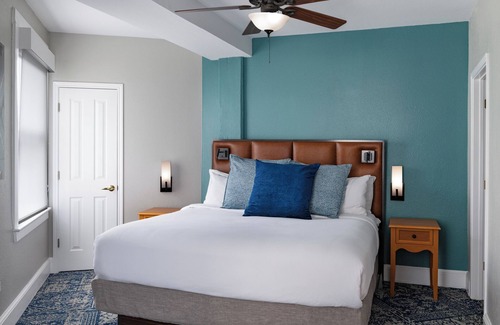 Downtown San Antonio Resort | San Antonio, TX: 1 Bedroom at Riverfront Resort - Nearby Alamo Excursions & More