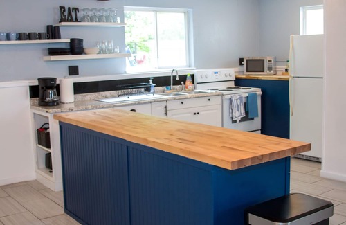 Riverside House | Sanctuary by the Shore, Unique Stay W/Hot Tub by Lake MI