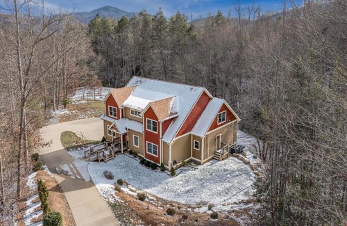 Hot Springs House | Sanctuary House - a Wooded Retreat