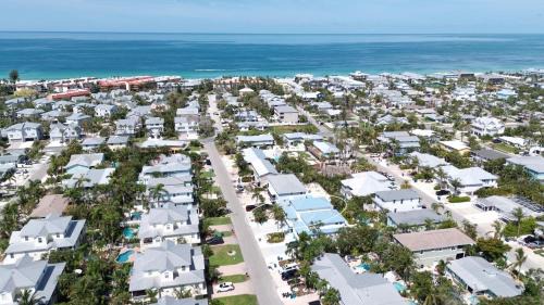 Holmes Beach House | Sand Dollar (AMIA)