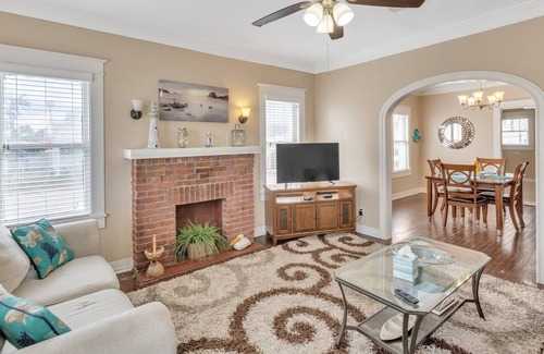 San Jacinto Cottage | Sand of Time Cottage (2-Bedroom) - Pets Allowed by RedAwning