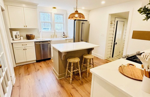 Virginia Beach House | Sandbridge Farmhouse… 1 mile to beach~completely updated & restored~New pool