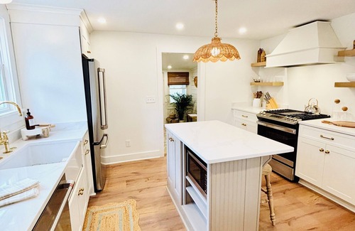 Virginia Beach House | Sandbridge Farmhouse… 1 mile to beach~completely updated & restored~New pool